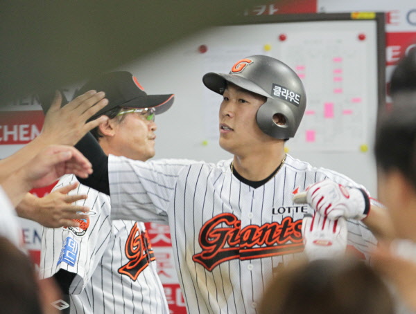 6회 첫타점을 떄려낸 손아섭선수